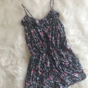 Floral romper with pockets